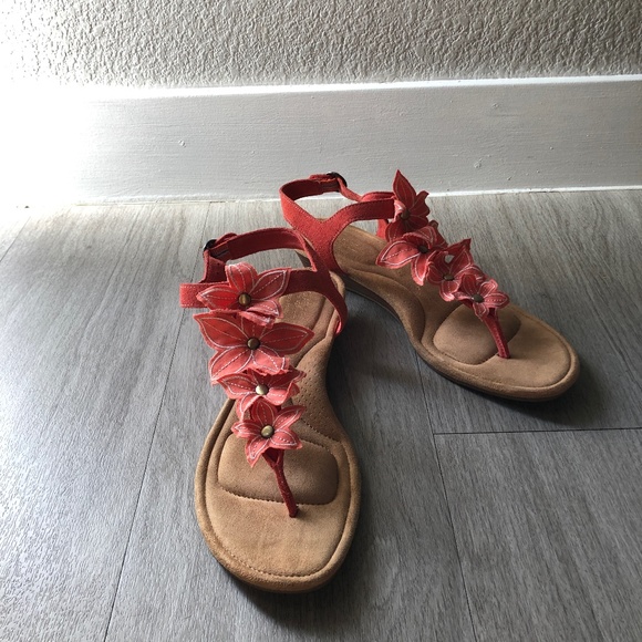 Koolaburra by UGG Women's Arely Heeled Sandal (Worn ONCE!) - Picture 2 of 6